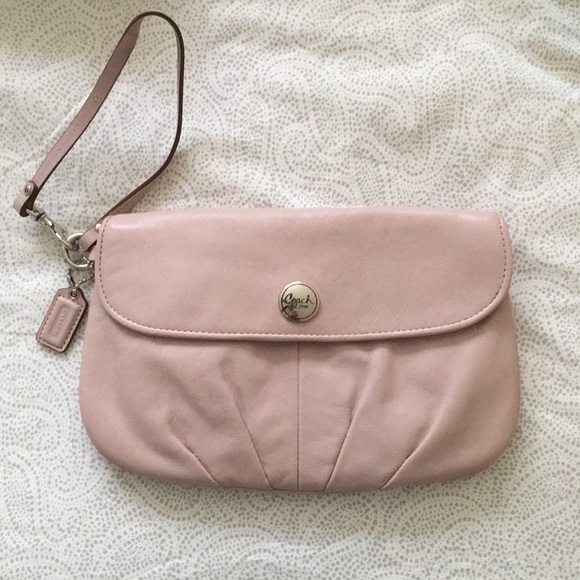 Coach Handbags - Coach wristlet